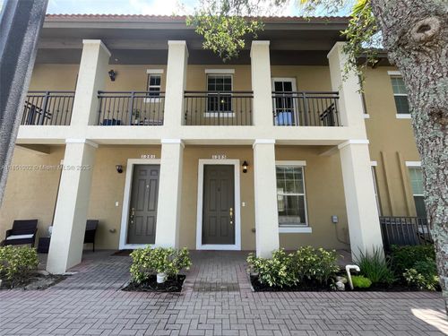1205 Sw 147th Ave, Pembroke Pines, FL, 33027-6172 | Card Image