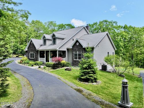 1050 Dewberry Dr, Hawley, PA, 18428-8324 | Card Image