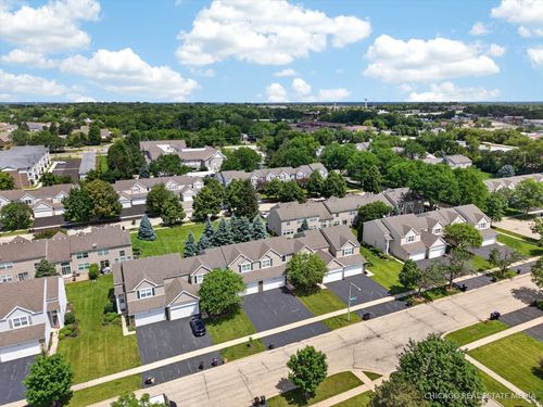 738 Silk Oak Ln, Crystal Lake, IL, 60014-4592 | Card Image