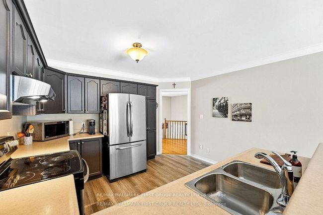 1047 Interlake Dr, House other with 5 bedrooms, 3 bathrooms and 4 parking in Oshawa ON | Image 18