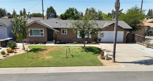 563 N Walch St, Porterville, CA, 93257-1847 | Card Image