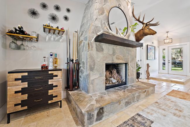 556 Sw Rustic Cir, House other with 3 bedrooms, 2 bathrooms and null parking in Stuart FL | Image 14