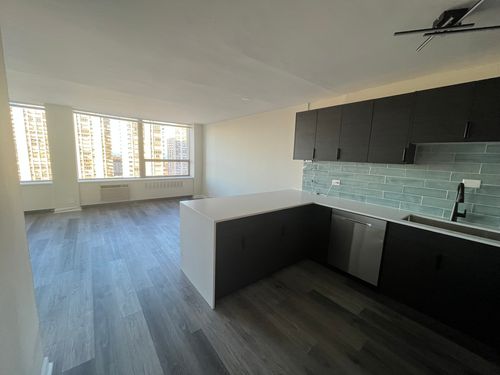 2004-1360 Sandburg Ter, Chicago, IL, 60610-7906 | Card Image
