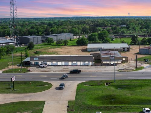 2910 E Austin Street, Giddings, TX, 78942 | Card Image