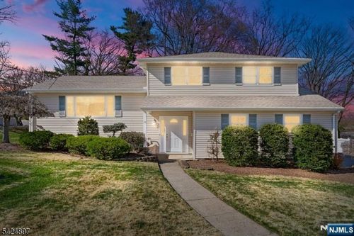 15 Stuckler Ln, Wayne, NJ, 07470-3624 | Card Image