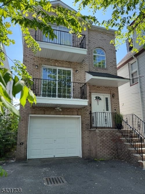 822 S 19th St, Newark, NJ, 07108-1110 | Card Image