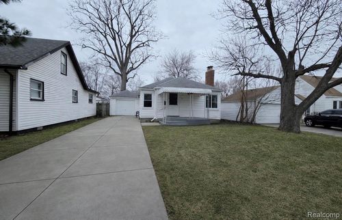 5651 Fenton St, Dearborn Heights, MI, 48127-3269 | Card Image