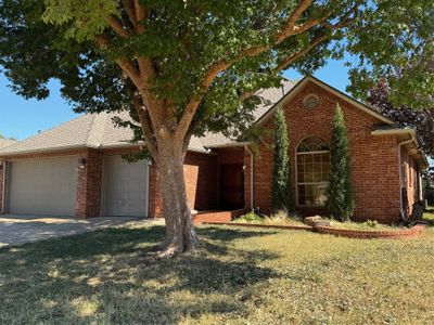 14620 Waterfront Road, House other with 3 bedrooms, 2 bathrooms and null parking in Edmond OK | Image 3