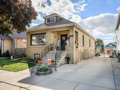 2710 N 74th Ave, Elmwood Park, IL, 60707-1536 | Card Image