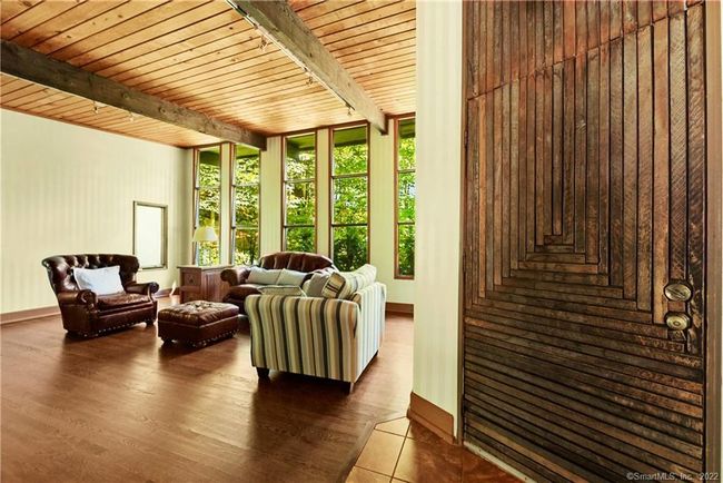 Living Room | Image 9