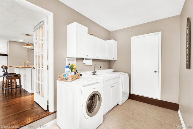 Large laundry/mud and storage room | Image 28