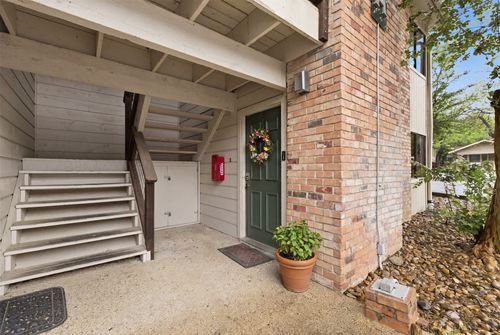 a2-421 W San Antonio St, San Marcos, TX, 78666-5562 | Card Image