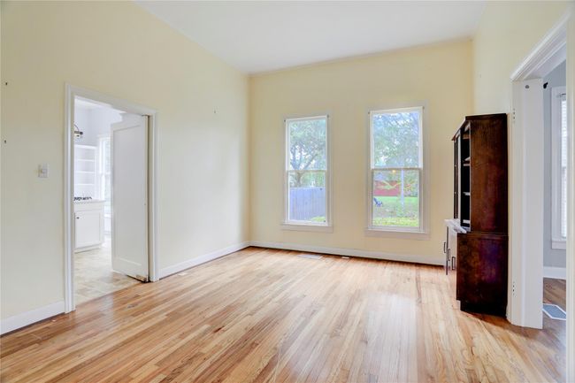 THE SPACIOUS FORMAL DINING ROOM LEADING TO THE GOURMET KITCHEN EXUDES ELEGANCE SHEDDING LIGHT FROM FOUR 6' 1/2" TALL WINDOWS. THE PERFECT SETTING FOR A TASTEFUL DINNER PARTY! | Image 7