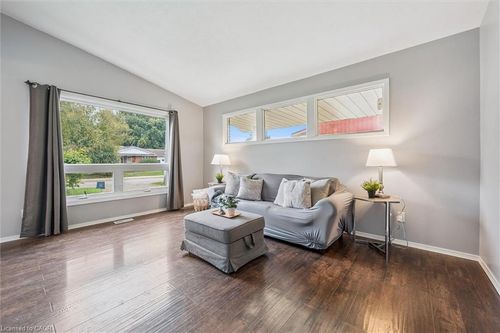 635 Raglan St, Palmerston, ON, N0G2P0 | Card Image