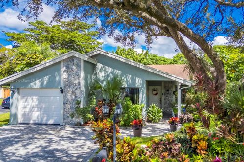 990 Nw 89th Ave, Plantation, FL, 33324-6172 | Card Image