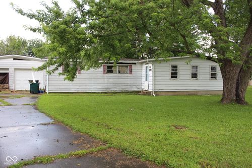 220 S 2nd St, Summitville, IN, 46070-9733 | Card Image