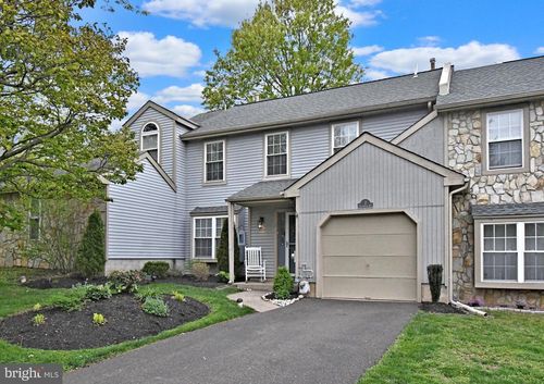 2 Cottonwood St, NEWTOWN, PA, 18940-3216 | Card Image