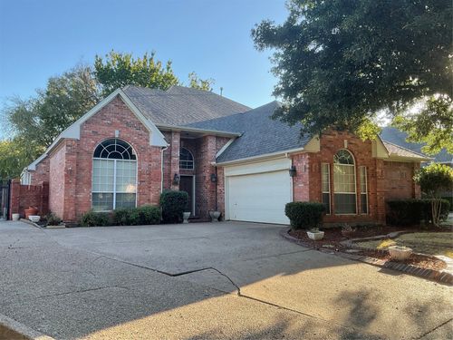 2102 Hunter Place Ln, Arlington, TX, 76006-5764 | Card Image
