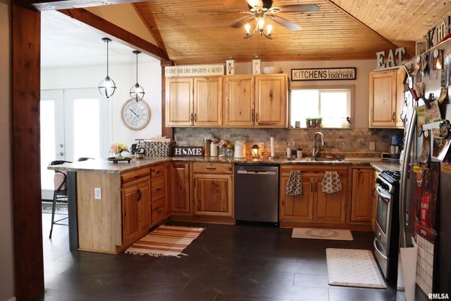 558 E Prospect St, House other with 3 bedrooms, 3 bathrooms and null parking in Farmington IL | Image 6