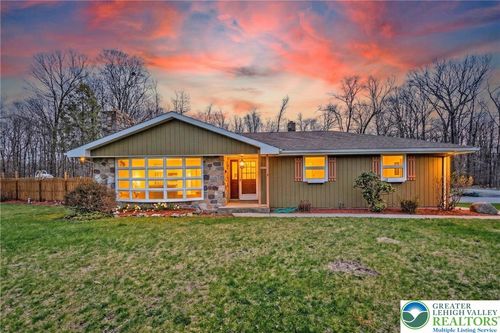 90 Timberlane Dr, Bangor, PA, 18013-9469 | Card Image