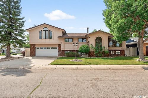 80 Bluebell Cres, Moose Jaw, SK, S6J1A2 | Card Image