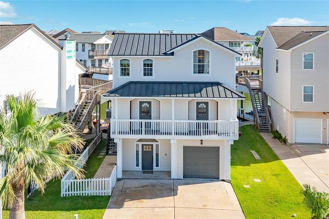 Make this stunning canal home your Tiki Island getaway! | Image 41