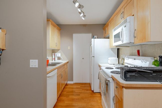 1310 - 13045 6 St Sw, Condo with 2 bedrooms, 1 bathrooms and 1 parking in Calgary AB | Image 9