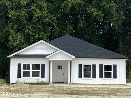 107 Chester Pl, Pikeville, NC, 27863-8143 | Card Image