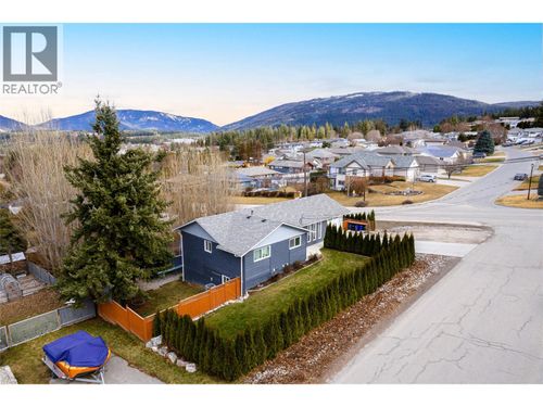 1971 3 Ave Se, Salmon Arm, BC, V1E1V2 | Card Image
