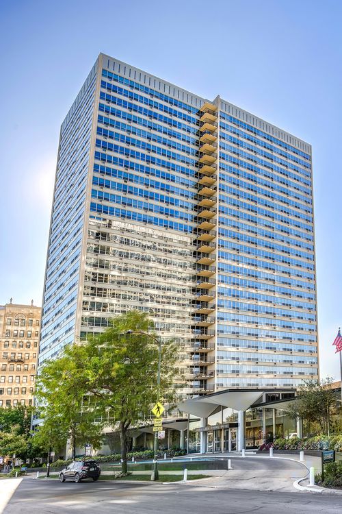 817-3550 N Lake Shore Drive, Chicago, IL, 60657 | Card Image