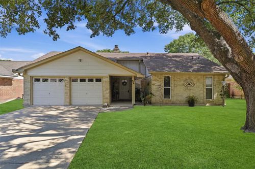 900 Sunnybrook Ln, Baytown, TX, 77521-3222 | Card Image