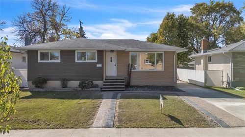 498 Edison Ave, Winnipeg, MB, R2G0M4 | Card Image