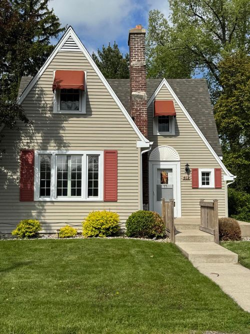 812 S Lake Park Ave, Hobart, IN, 46342-5146 | Card Image