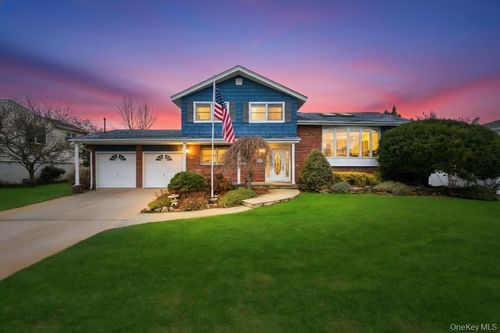 65 Waterview Ave, Massapequa, NY, 11758-8433 | Card Image