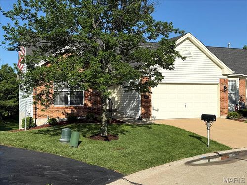 4900 Montford Dr, Saint Louis, MO, 63128-3135 | Card Image