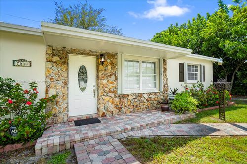 7030 Tyler St, Hollywood, FL, 33024-7352 | Card Image
