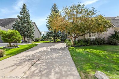 8 - 32601 Gateway Drive, Condo with 2 bedrooms, 2 bathrooms and null parking in Romulus MI | Image 2