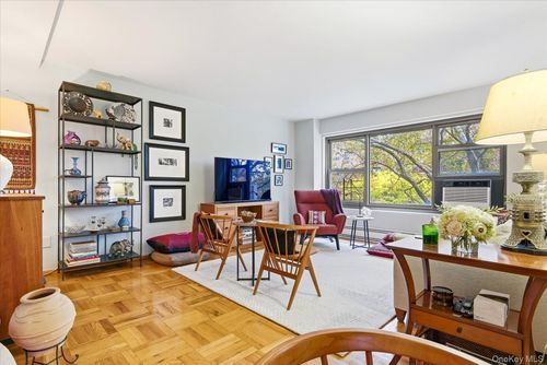 5b-33 Crescent St, Astoria, NY, 11106-3811 | Card Image