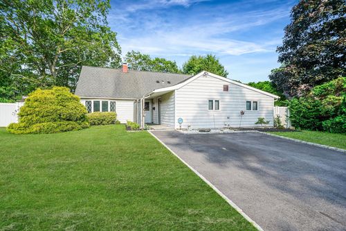 52 Sagebrush Ln, Islandia, NY, 11749-1725 | Card Image