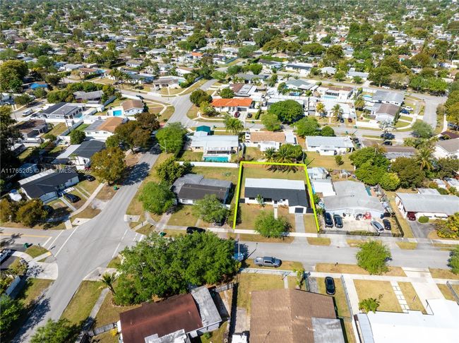 19920 Holiday Rd, House other with 3 bedrooms, 2 bathrooms and null parking in Cutler Bay FL | Image 46