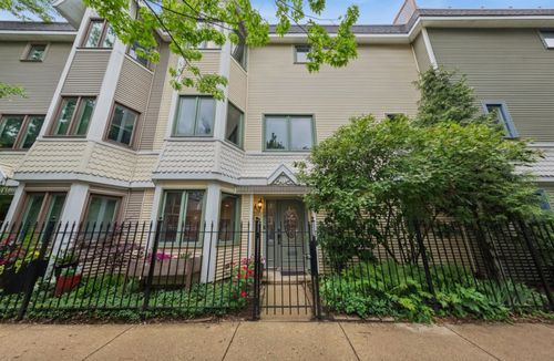 3312 N Racine Ave, Chicago, IL, 60657-3222 | Card Image