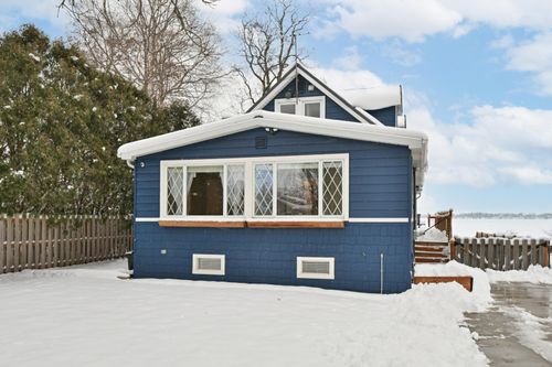 2201 Lakeshore Dr, Kansasville, WI, 53139-9556 | Card Image