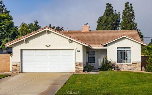 925 S Navano St, Colton, CA, 92324-7512 | Card Image