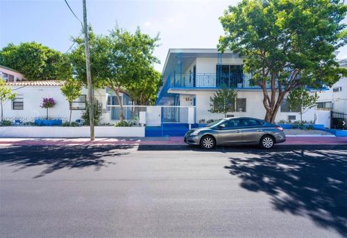 7717 Byron Ave, MIAMI BEACH, FL, 33141-6103 | Card Image