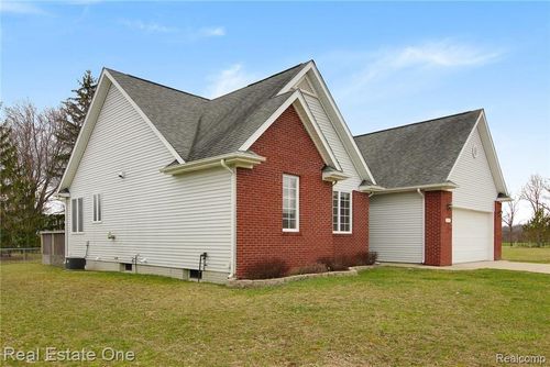 11102 Pheasant Run Dr, Clio, MI, 48420-2507 | Card Image