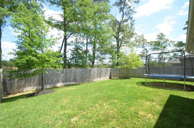 Large backyard with no rear neighbors! | Image 32