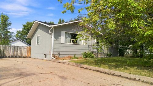 9822 80 Ave, Grande Prairie, AB, T8V3S6 | Card Image