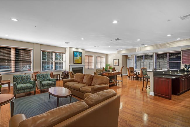 UNIT-211 - 1 King Philip Dr, Condo with 2 bedrooms, 2 bathrooms and null parking in West Hartford CT | Image 28