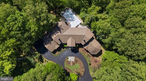 7003 Fawn Trail Ct, BETHESDA, MD, 20817-3928 | Card Image