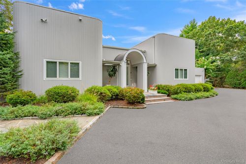 9 Peacock Path, East Quogue, NY, 11942-4136 | Card Image